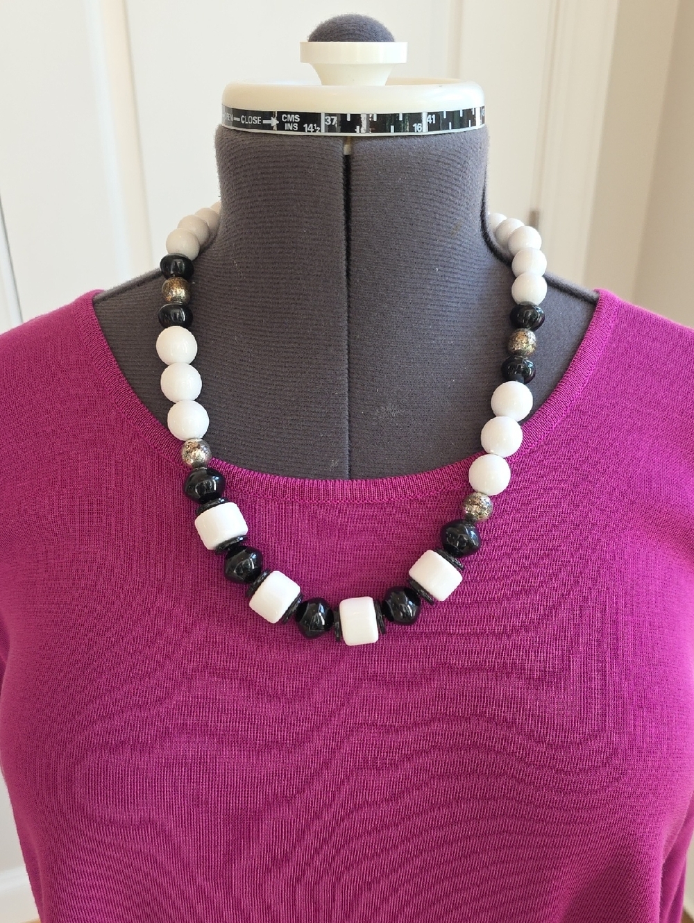 Vintage 1980s Classic Black & White Beaded Women's Statement Necklace